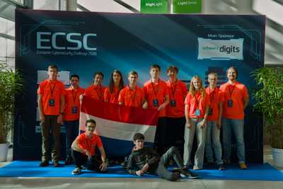 Team NL 2026: staand vlnr: Levi, Mark, Jorian, Edu, Jonathan, Thomas, Chris, Evi, Joshua, Simon (coach); zittend: Rick (coach) en liggend: Querijn.
